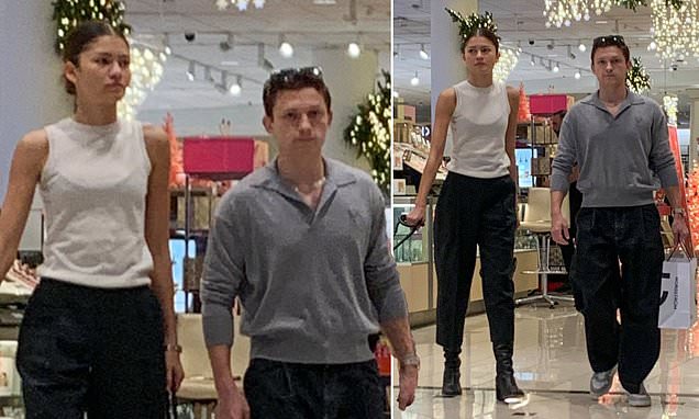 Zendaya and Tom Holland enjoy some last-minute Christmas shopping