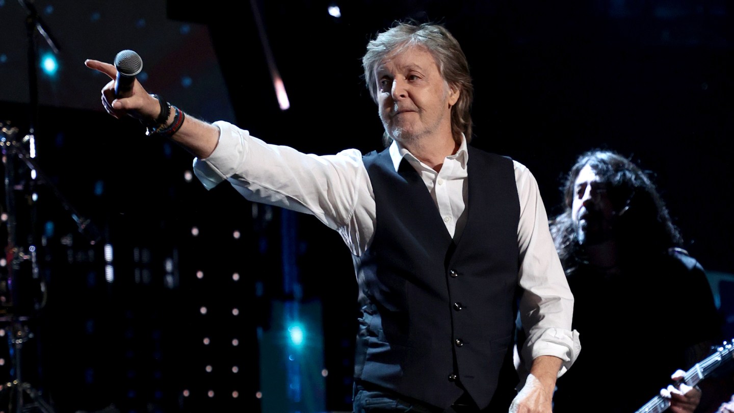 Beatles Reunite as Paul McCartney Brings Out Ringo Starr for Final Show on “Got Back” Tour