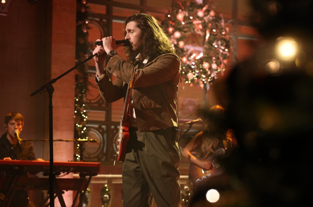 Hozier Performs ‘Too Sweet’ & ‘Fairytale of New York’ Cover on ‘SNL’: Watch