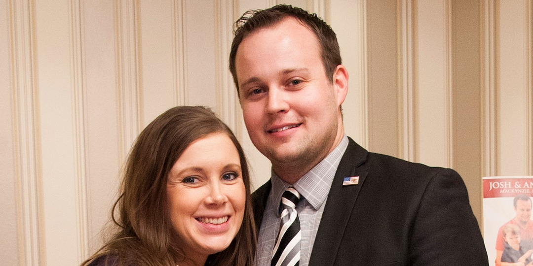 Incarcerated Josh Duggar’s Wife Anna Duggar Dons Wedding Ring in Rare Public Outing