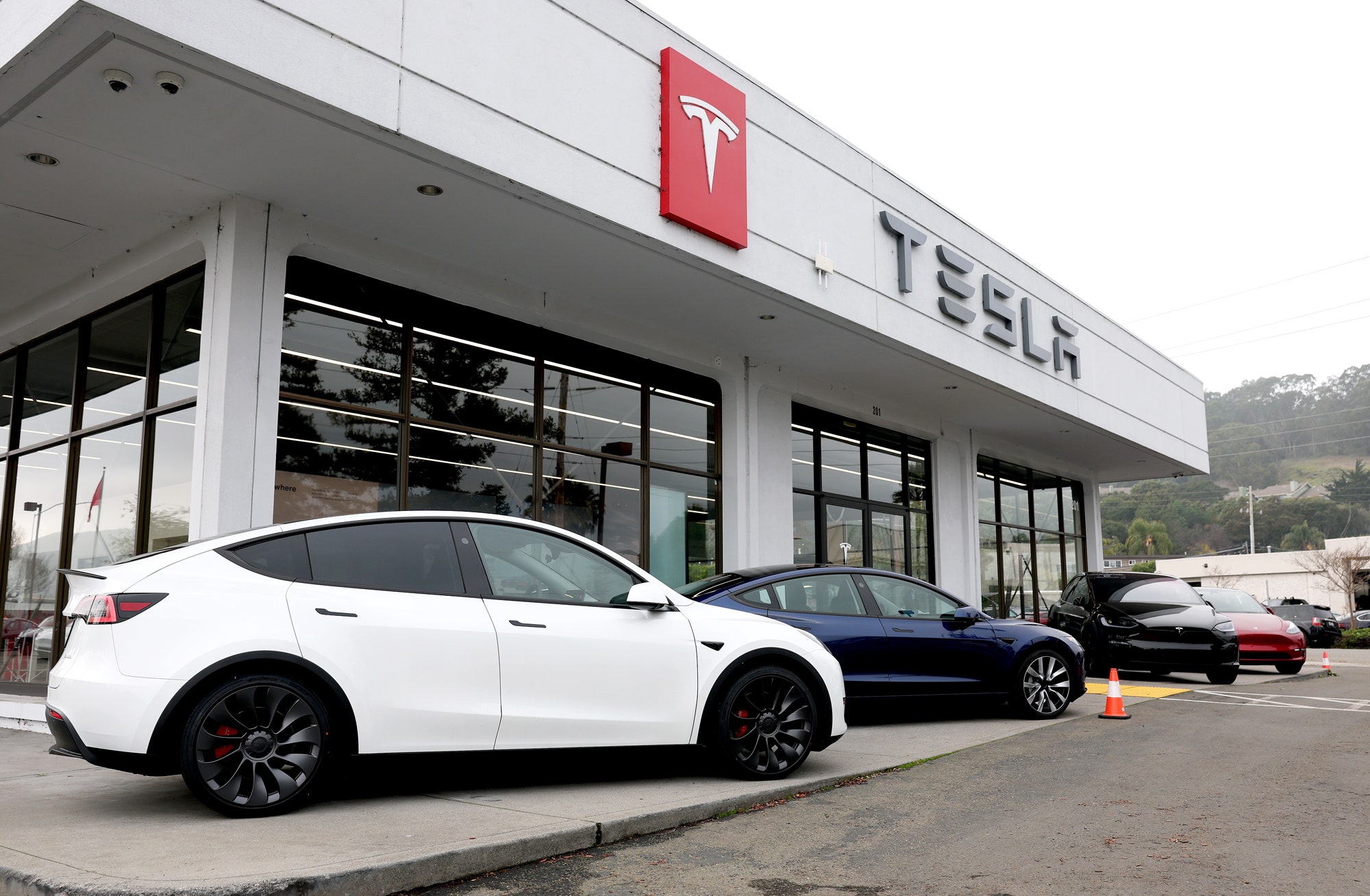 Tesla’s Annual Sales Dropped for the First Time—but the EV Industry Keeps Growing